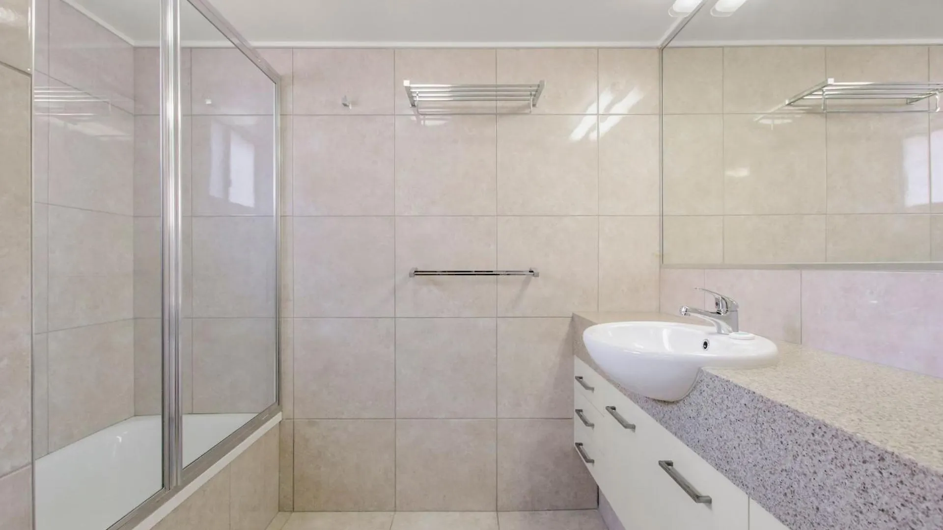 Apartment Seapines, Unit 4, 30 Victoria Tce, Kings Beach Caloundra